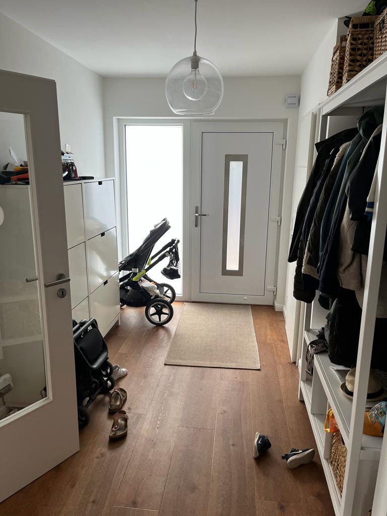 Der neue, helle Eingangsbereich